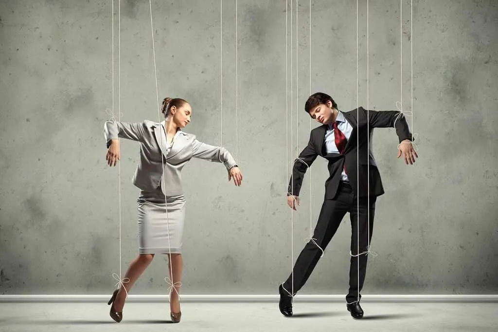مدیریت ذره بینی سیاست نابودی کسب و کار