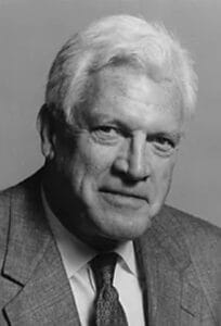 کنث اندروز (Kenneth Andrews)